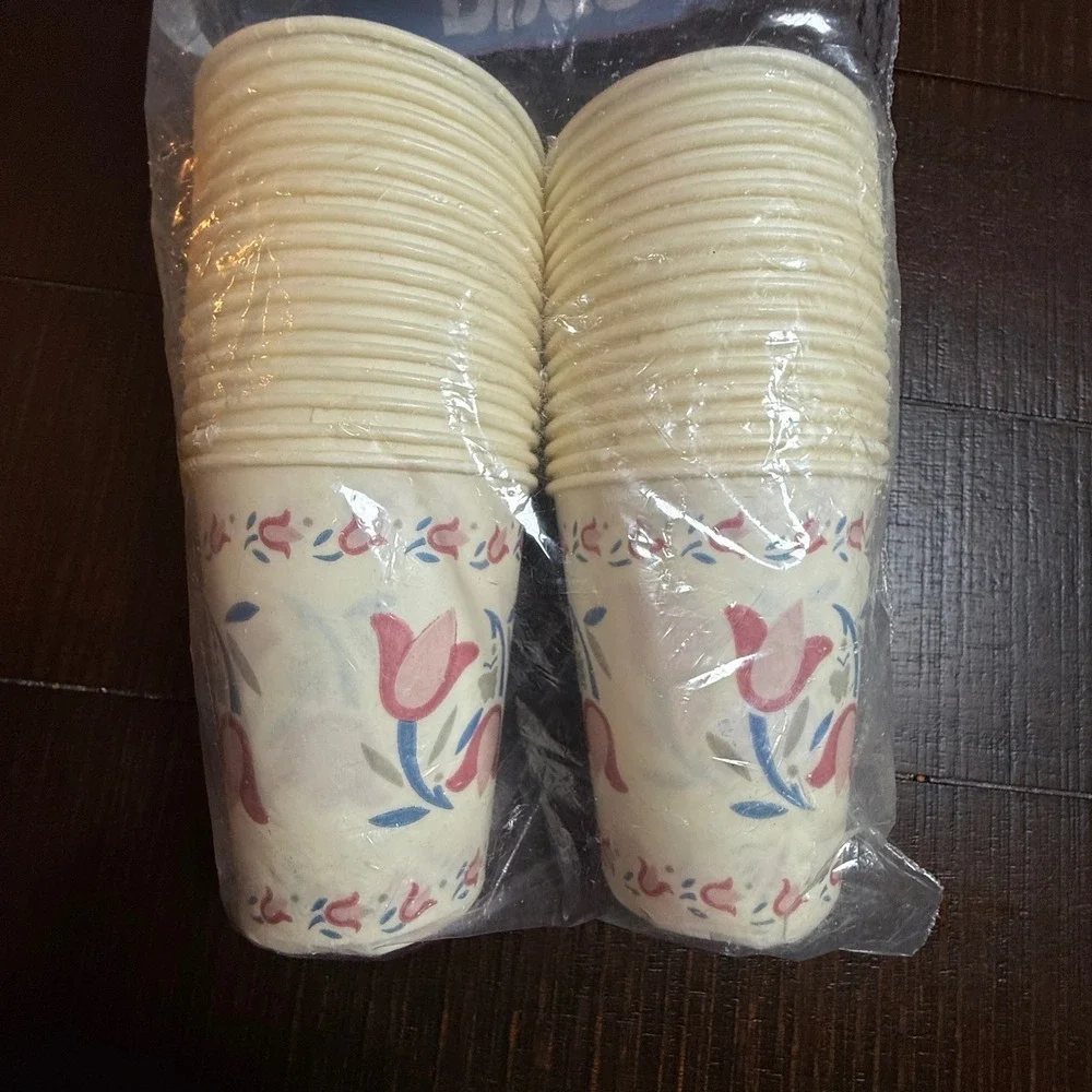 Vintage Dixie Livingware Floral Pink Tulip Paper Cold Cups Set Open